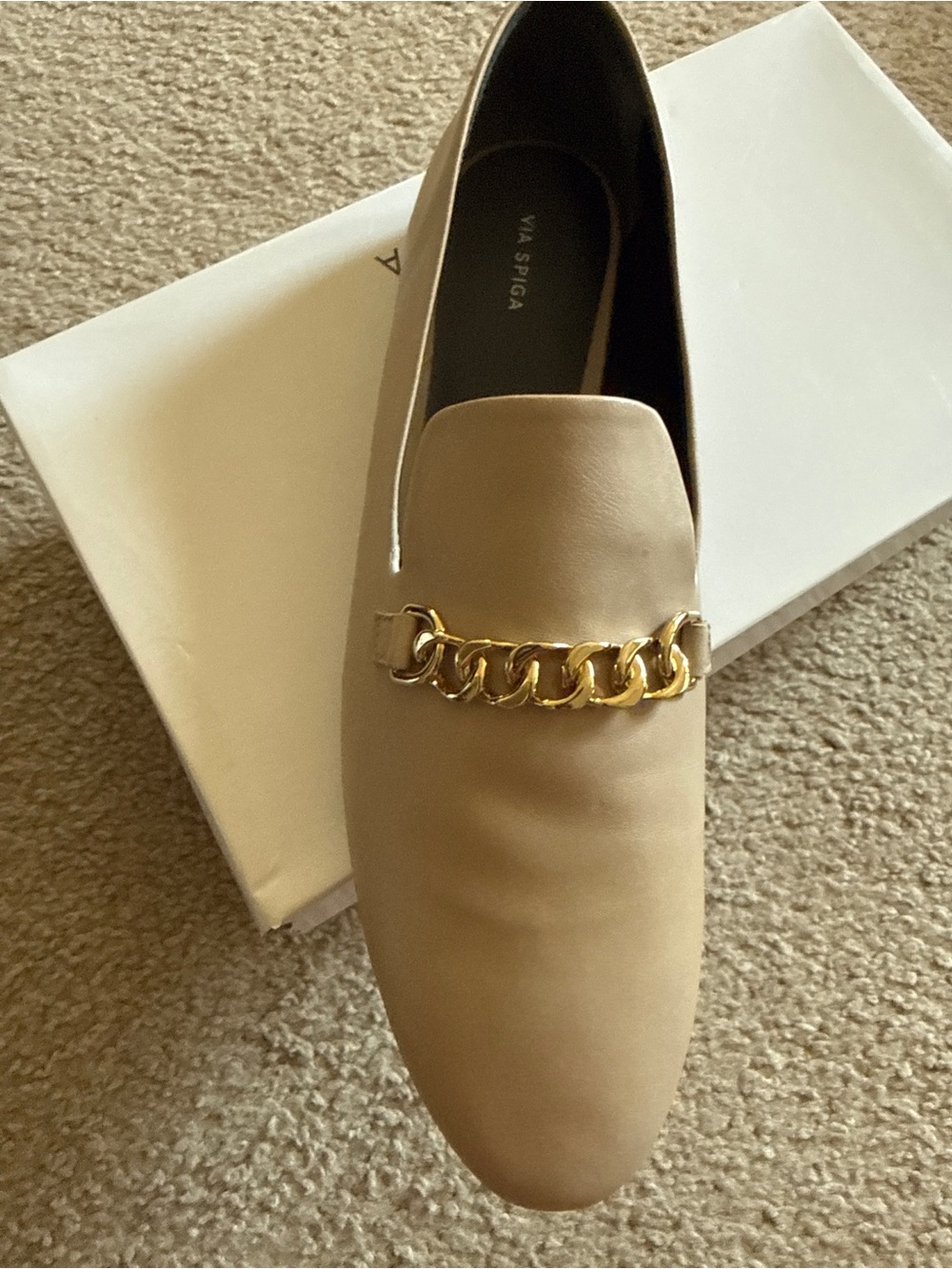Via Spiga Beige Leather Loafer with Gold Chain - Picture 2 of 3